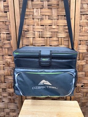 Ozark Trail 30 Can Zipperless Insulated Cooler
